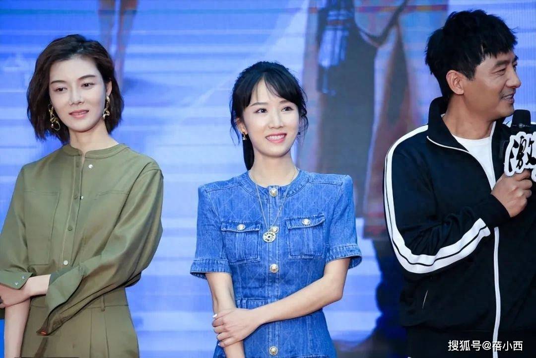 原创            42岁车晓与39岁李念同框！差3岁气质大不同，一个优雅一个像学生