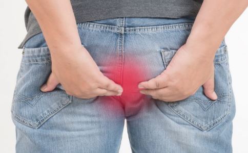 长期便秘危害大，易致痔疮出血，需引起重视