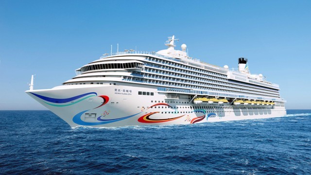 第二艘国产大型邮轮爱达·花城号船体涂装揭晓