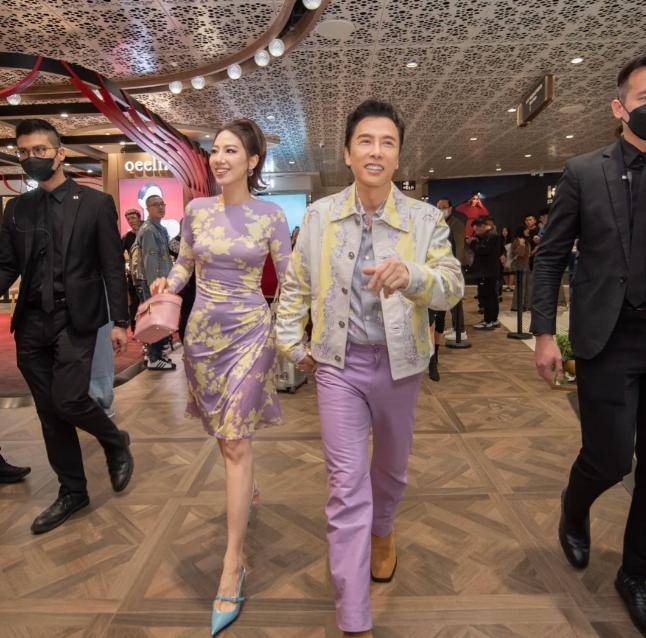 原创            甄子丹夸次子帅气讨喜，却不提亏欠前妻之子，浪子老了才更懂亲情