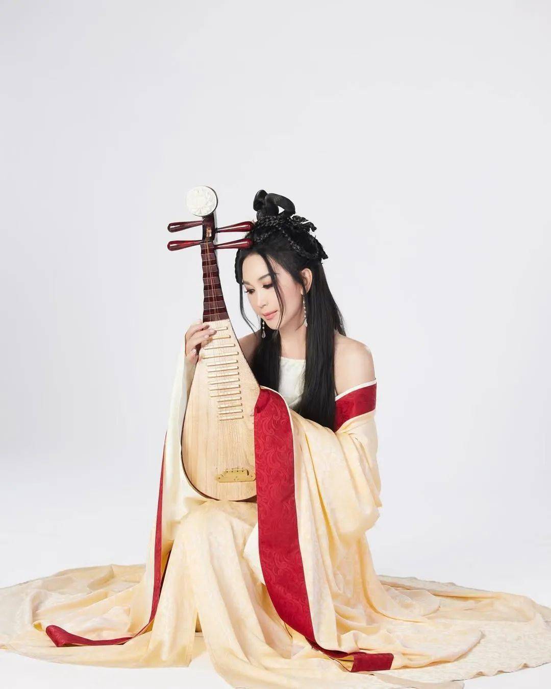 58岁港星再扮《封神榜》妲己！24年过去了，依旧妩媚诱人