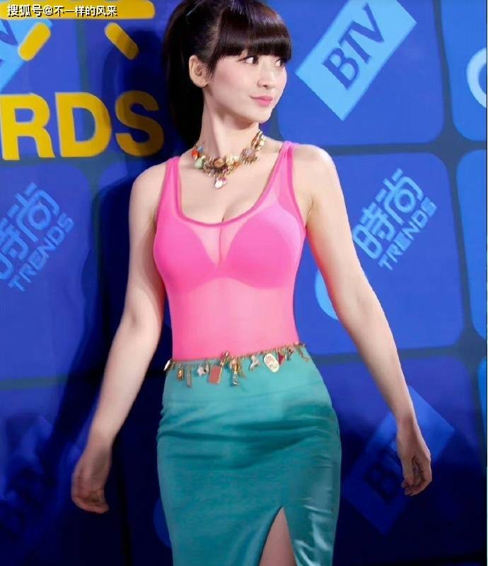 柳岩越来越开放了,身穿粉色上衣搭配长裙风光无限!