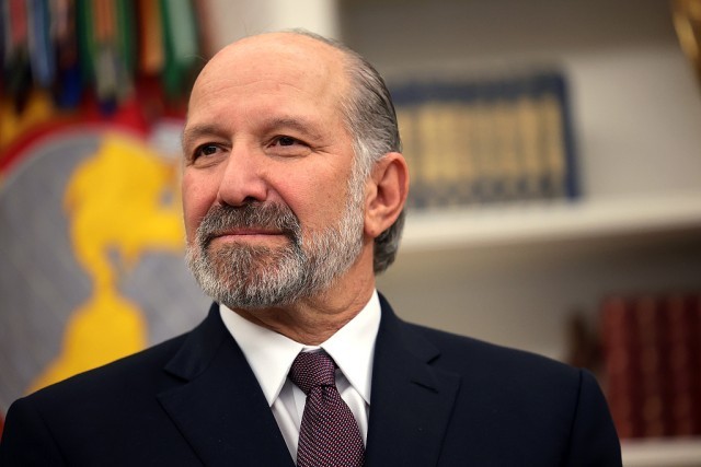 美国研究将政府支出“踢出”GDP核算,经济学家警告:做“加减法”需谨慎