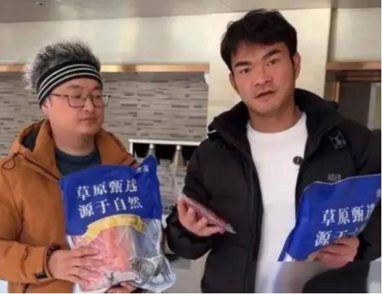 原创            网红李维刚回老家过年,粉丝千万却开十万小车,农村房子破败不堪