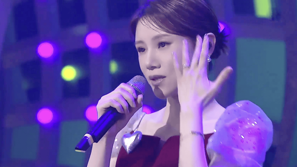 陈嘉琦《发亮》大玩欧洲复古风 曾志伟现身鼓励打气