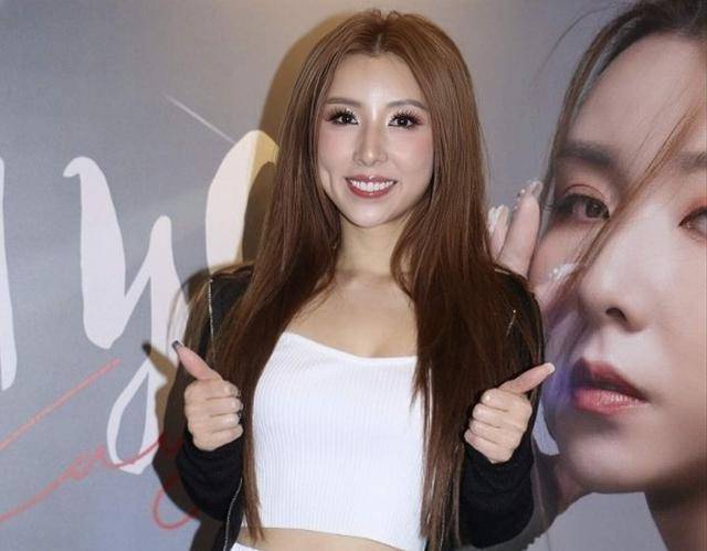 又走一个！TVB知名女星突然含泪宣布离巢，已两三年没有拍新剧