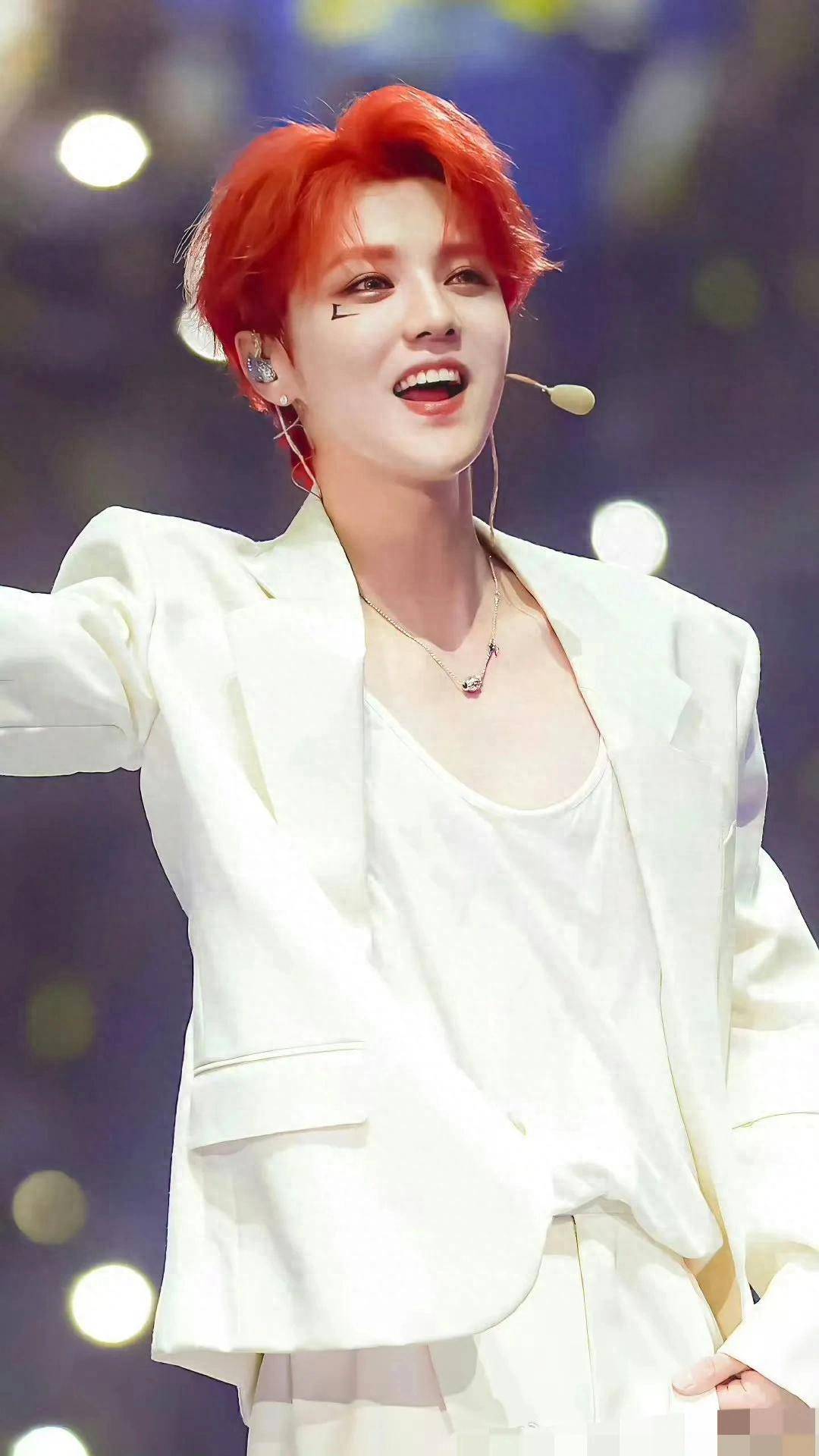 原创            陈赫直播间炸锅，鹿晗在找新欢？新关注的sana 和关晓彤一个类型！