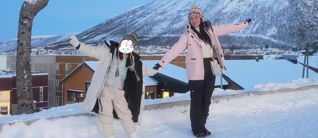 伊能静带8岁女儿北极旅游，一家合照罕见曝光：她教娃真的是高手