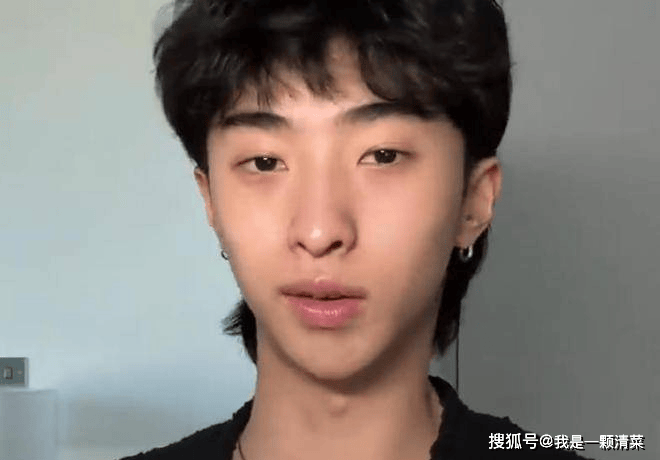 “伊能静”儿子哈利又被网友指责了！化个妆被指太娘，被说 “娘” 还依旧自信，他到底图啥？