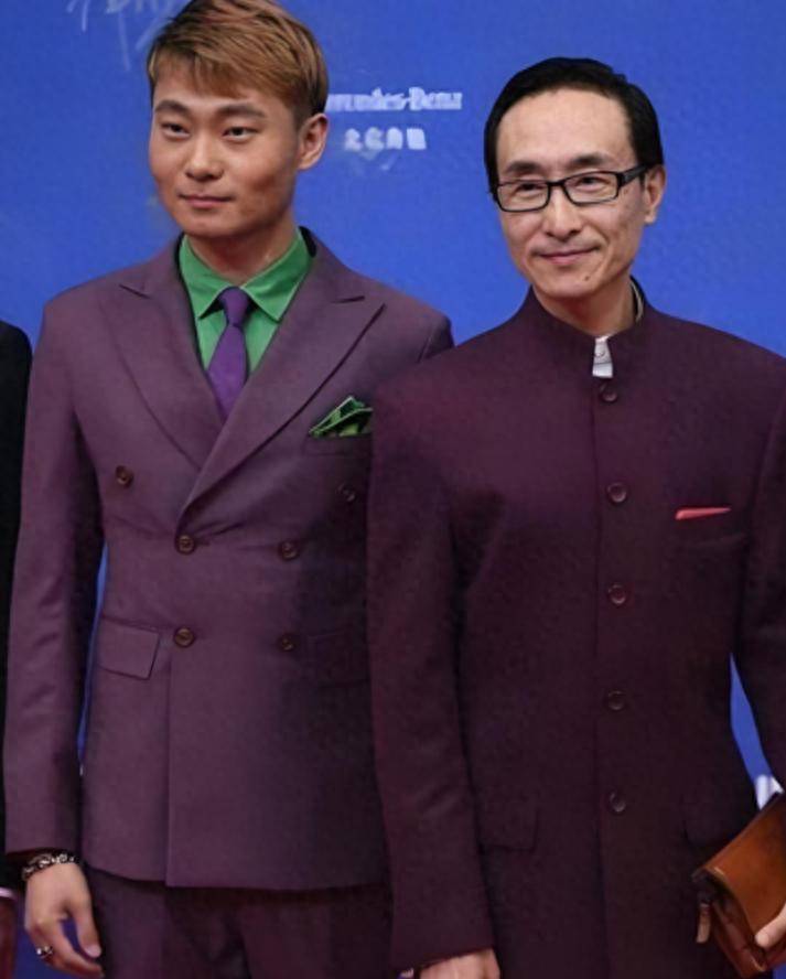 原创            星二代巩天阔：被巩汉林催婚催生，现生俩闺女，一家6口其乐融融