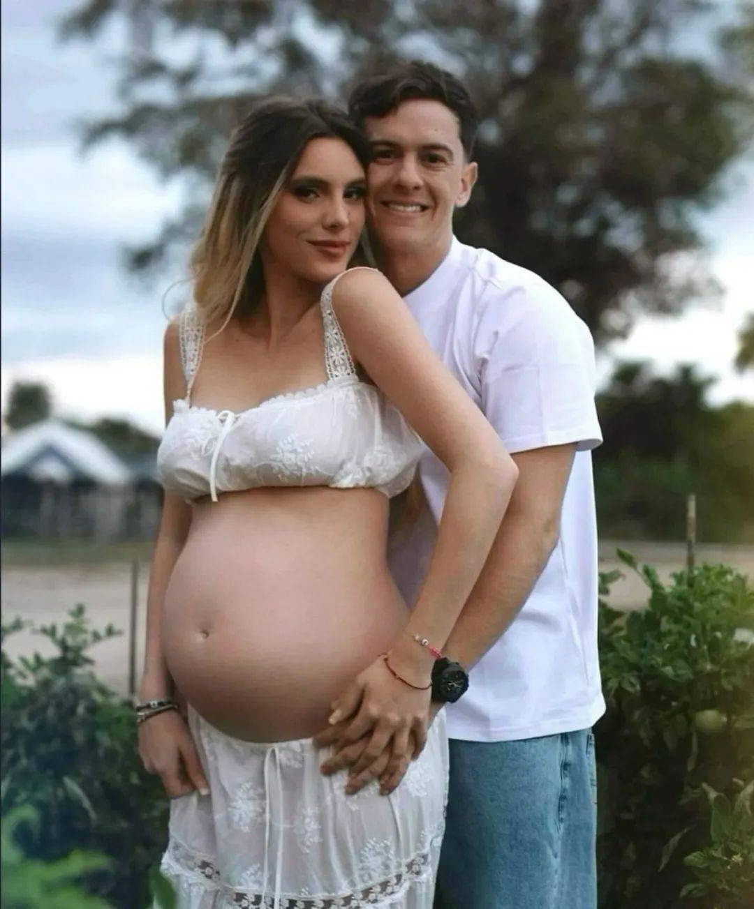 初代网红宣布怀孕！靠整容逆袭成大美女，跟嘻哈男歌手喜结良缘！