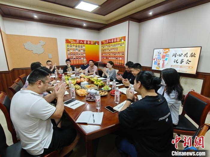 各民族同胞在浙江义乌：“共融”铸“共富”