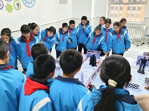 黄土高原走出的机器人大赛10后冠军