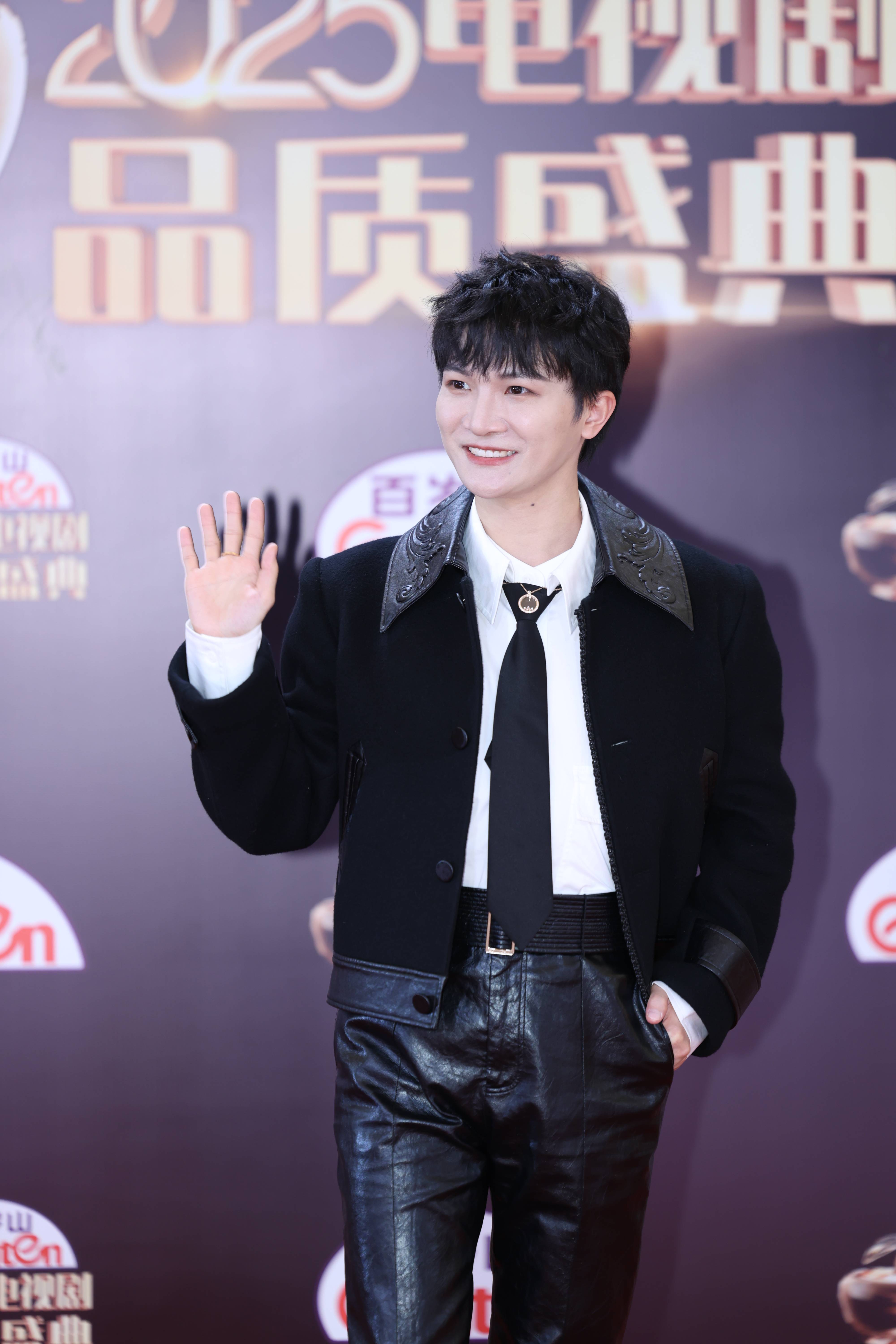 东方卫视品质盛典众星云集 周深张晚意同台斗帅