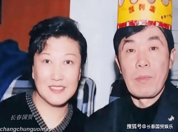 高秀敏去世20年后，80岁何庆魁疑似再婚后老伴曝光