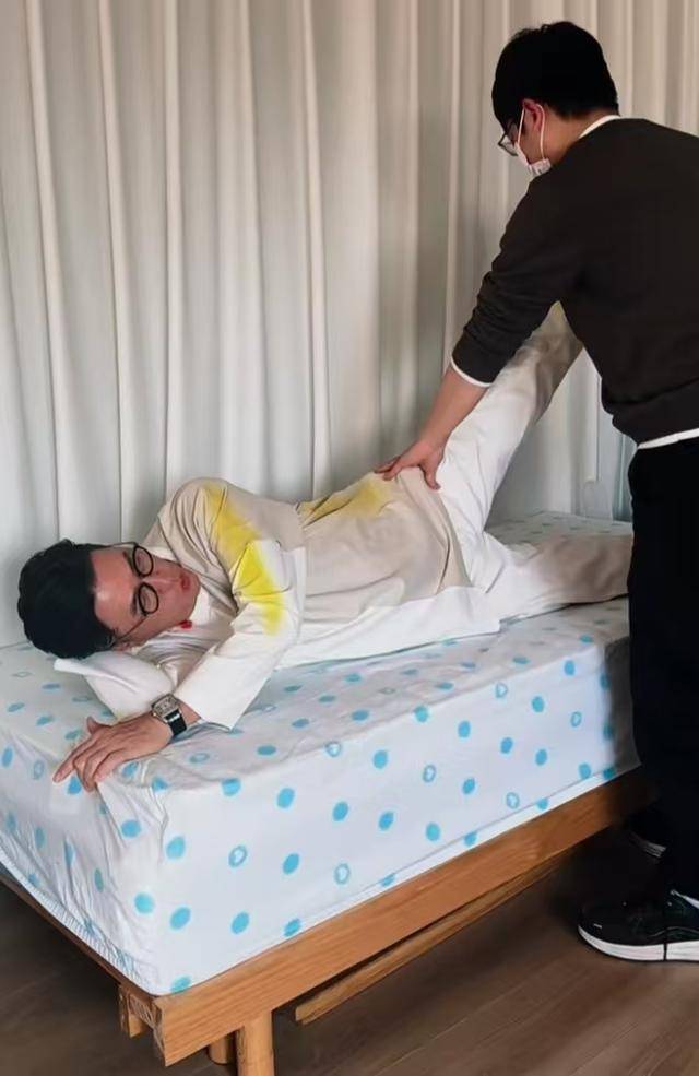 低调与圈外人再婚?62岁前TVB小生感情状态遭好友爆料:他有老婆