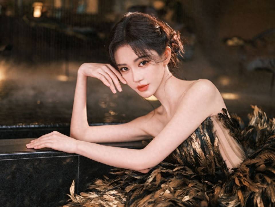 鞠婧祎的采茶女造型曝光，颜值状态又变了，造型太精致不像田园女