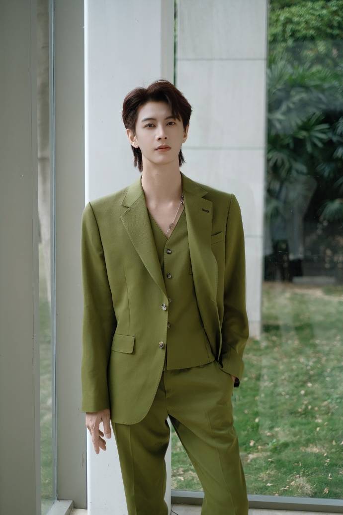 原创            顶流成劣迹演员,于正新剧紧急换人,塌房的风还是刮到了短剧上!