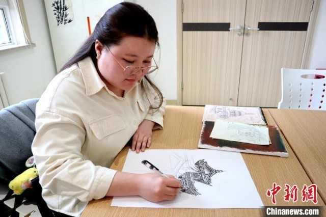 吉尔吉斯斯坦青年的“画本游记”：探寻中式建筑的“智慧密码”