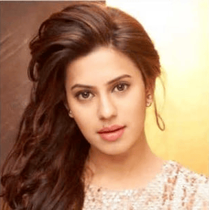 32岁女演员在机场被捕！