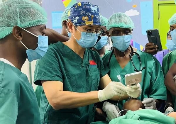 “谢谢你们，中国医生”