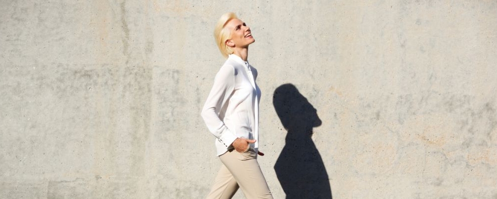 久坐下肢易浮肿？4 法去浮肿，轻松告别浮肿困扰