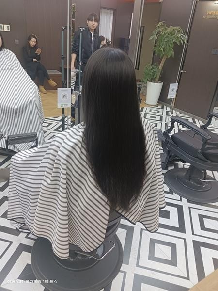 这名大三男生蓄发三年为了谁