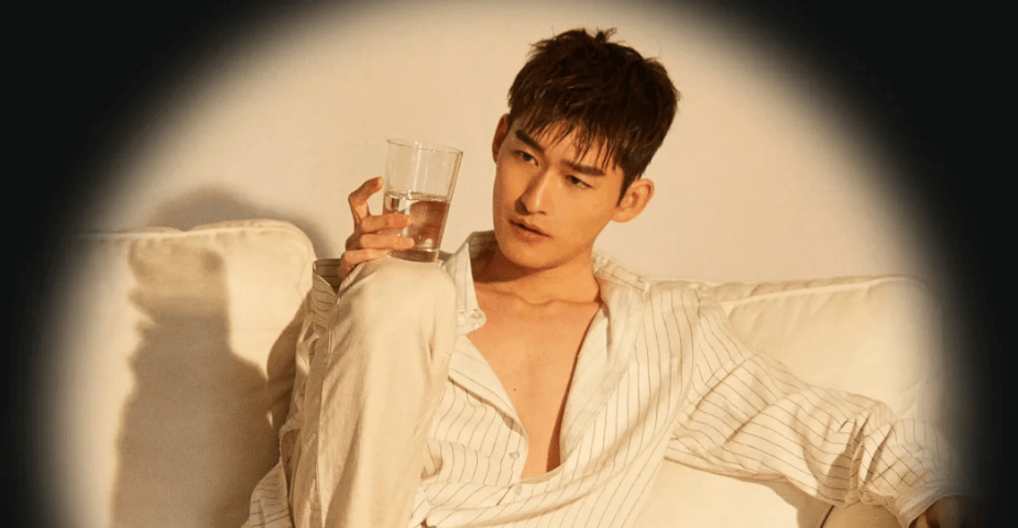 原创            张翰新恋情再上热搜，新女友曝光，网友：这才几天，又换了？