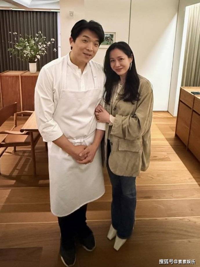 原创            孙艺珍和大厨宋在安合影，顶级韩式料理也被网友吐槽太寒酸