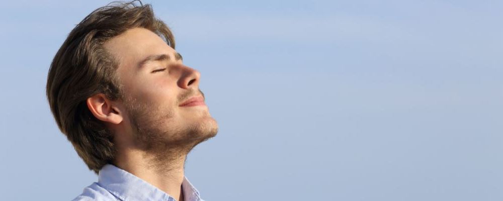 长期久坐致下肢浮肿，6 种消肿食物大揭秘