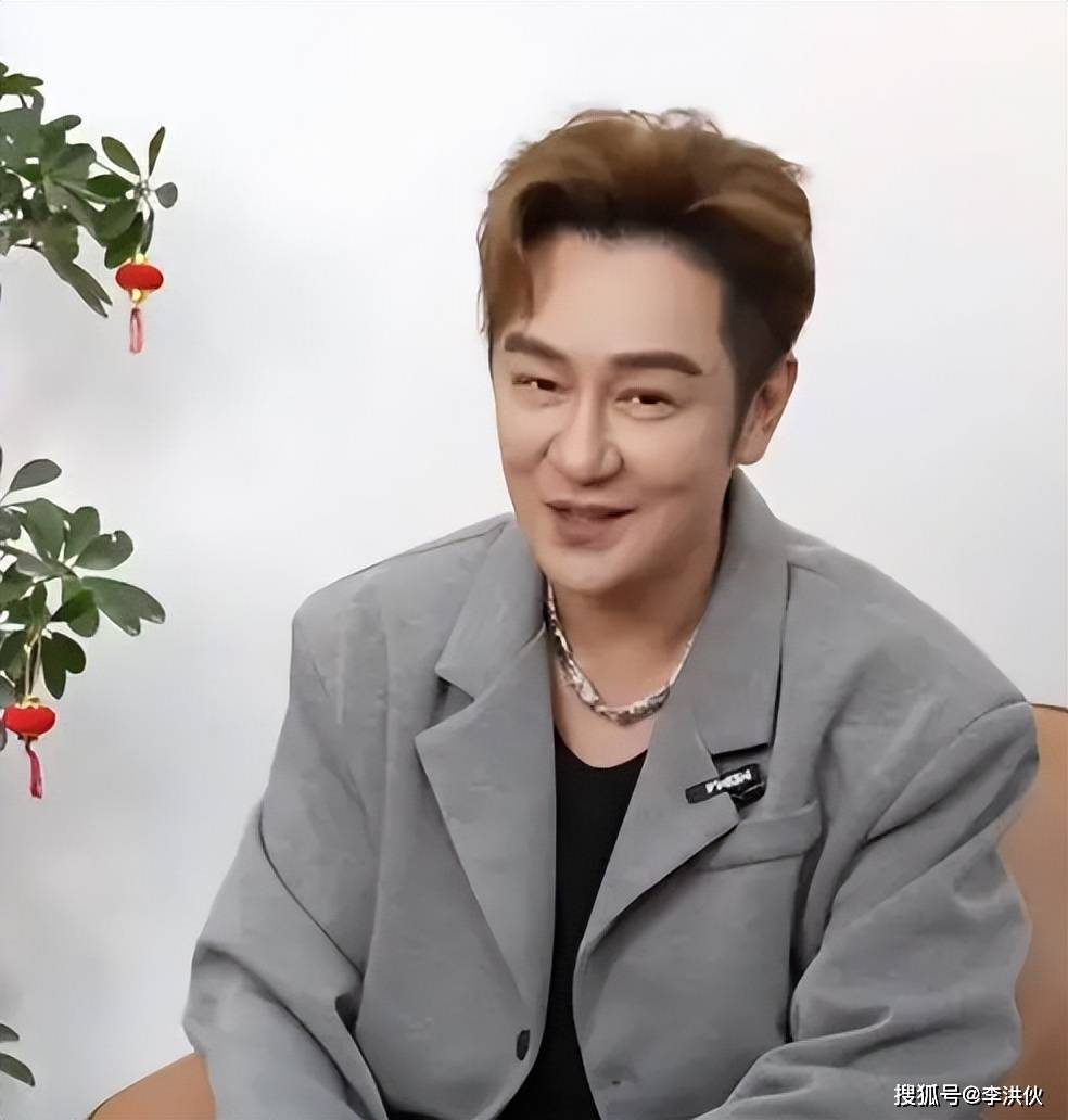 原创            风流倜傥的段誉，为了孩子教育重回香港定居，55岁陈浩民满脸僵硬