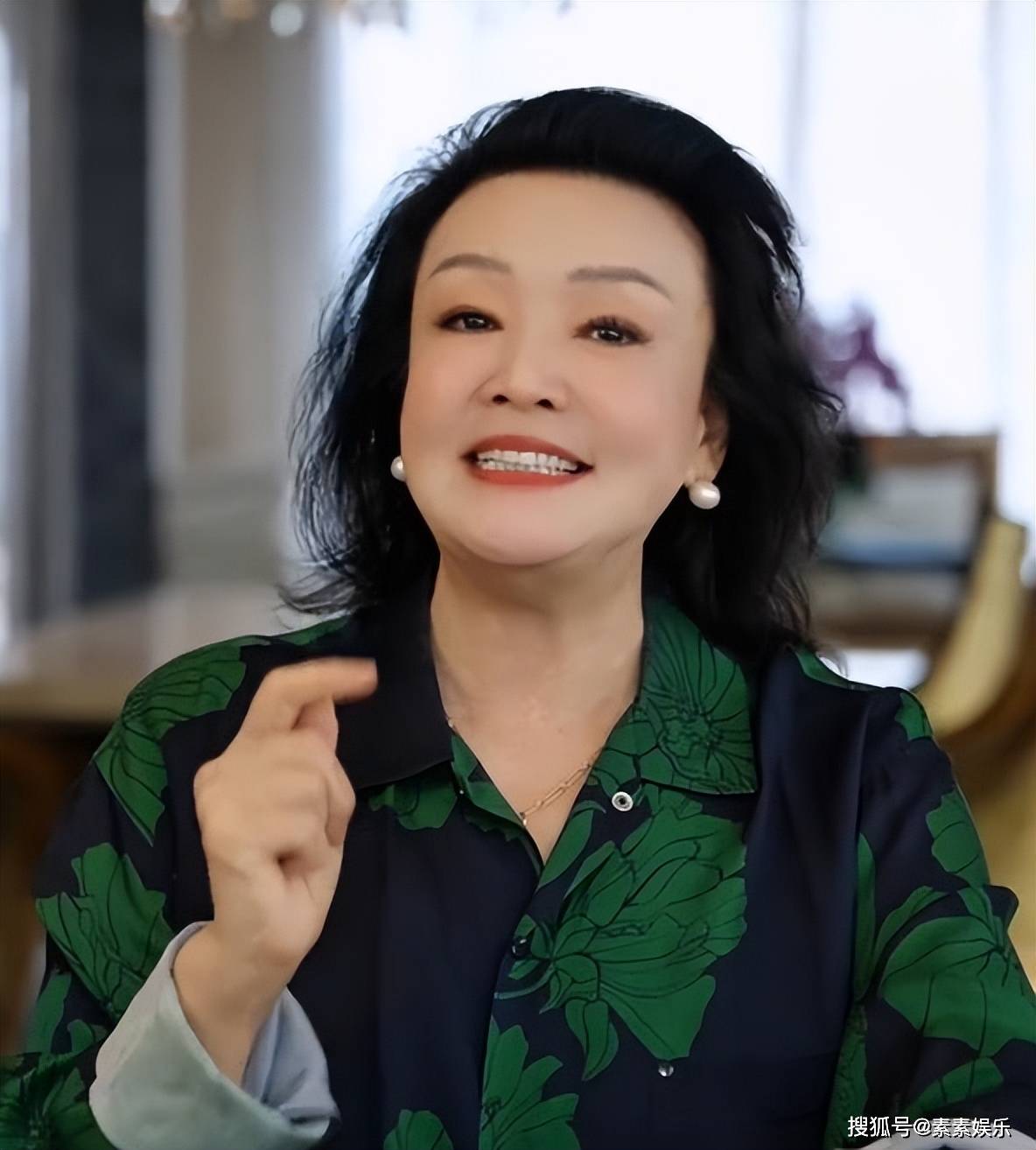 原创            张兰点赞箖箖出镜视频，孩子在父亲面前释放天性，活泼又可爱