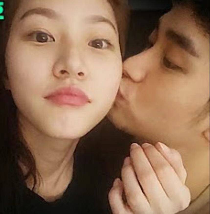 原创            亲吻照和短信曝光，金秀贤依然嘴硬，母亲发声要求恢复其女儿名誉