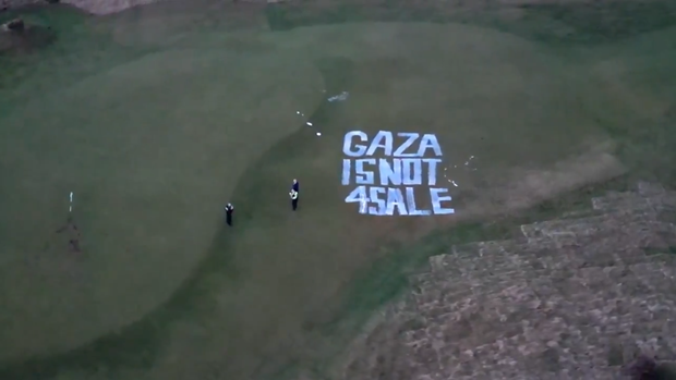 画面曝光！抗议特朗普“清空加沙”计划，亲巴勒斯坦团体涂鸦破坏其高尔夫球场