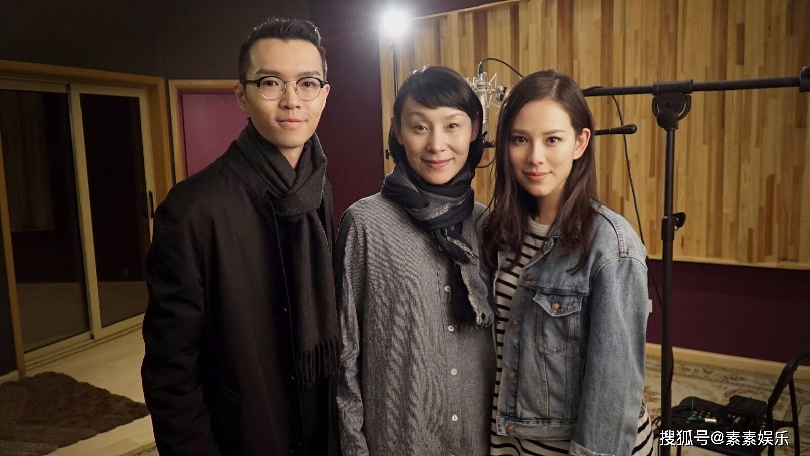 方大同女弟子云南送别他最后一程，拥抱方妈妈，希望方家人坚强