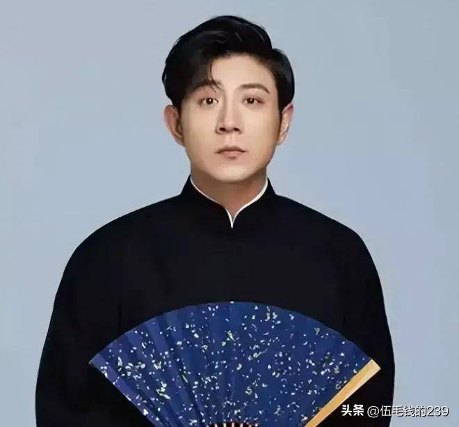 原创            高晓攀摆摊卖草莓？合照先买两盒，真相竟是综艺宣传！