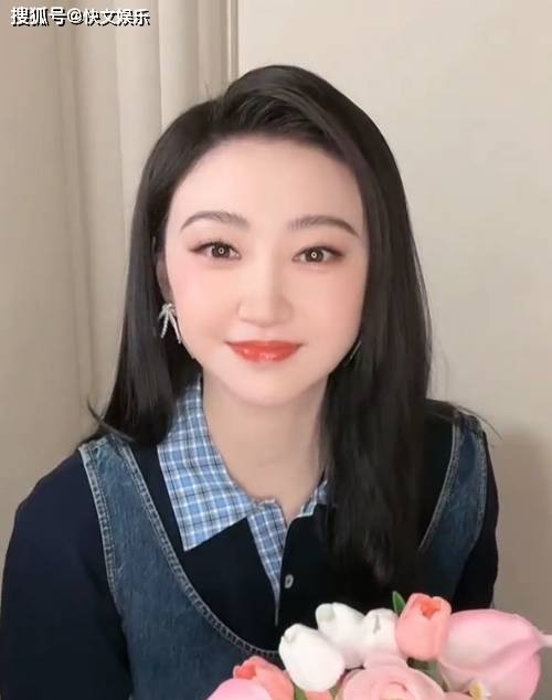 原创            景甜直播状态认不出！术后状态引热议，颜值“圆润”美出新高度