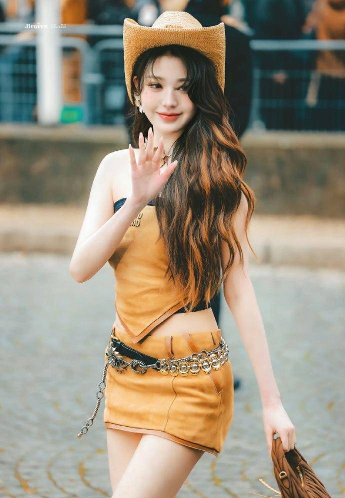 张元英巴黎时装周生图,每一张都是经典。