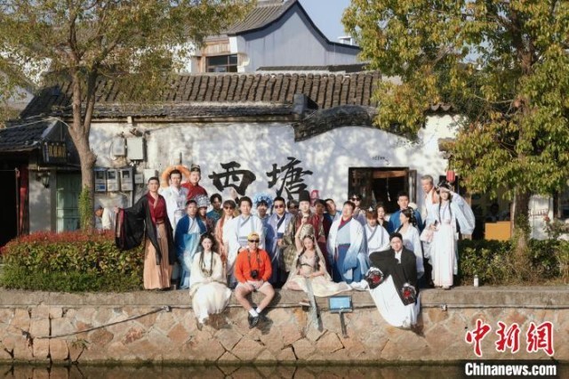 游古镇看《哪吒》 台青浙江嘉兴“寻根”领略文化魅力