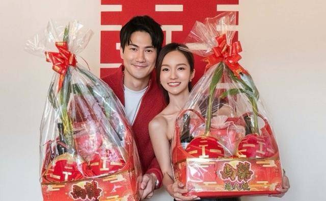 TVB知名金童玉女即将结婚,举行过大礼仪式,礼物堆满桌尽显奢华