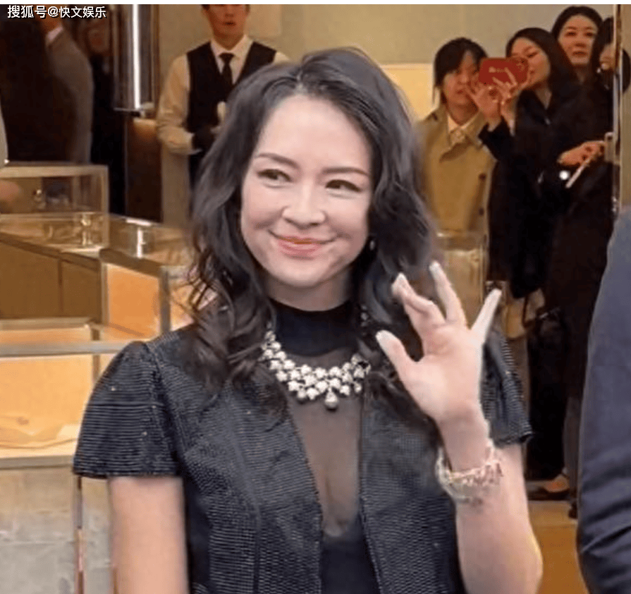 原创            46岁章子怡现身认不出，难怪汪峰说感受不到她的美，她的确是老了