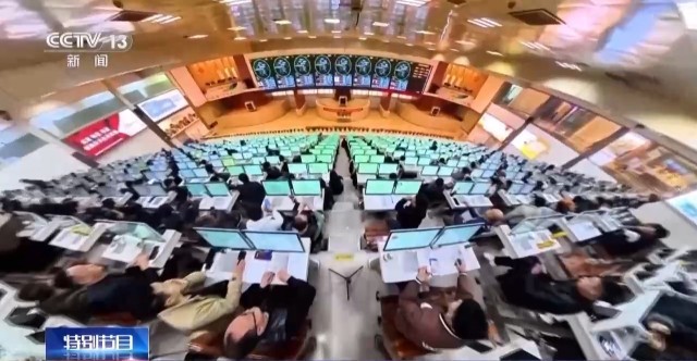 抢“鲜”生意手慢无 云南鲜花香飘世界