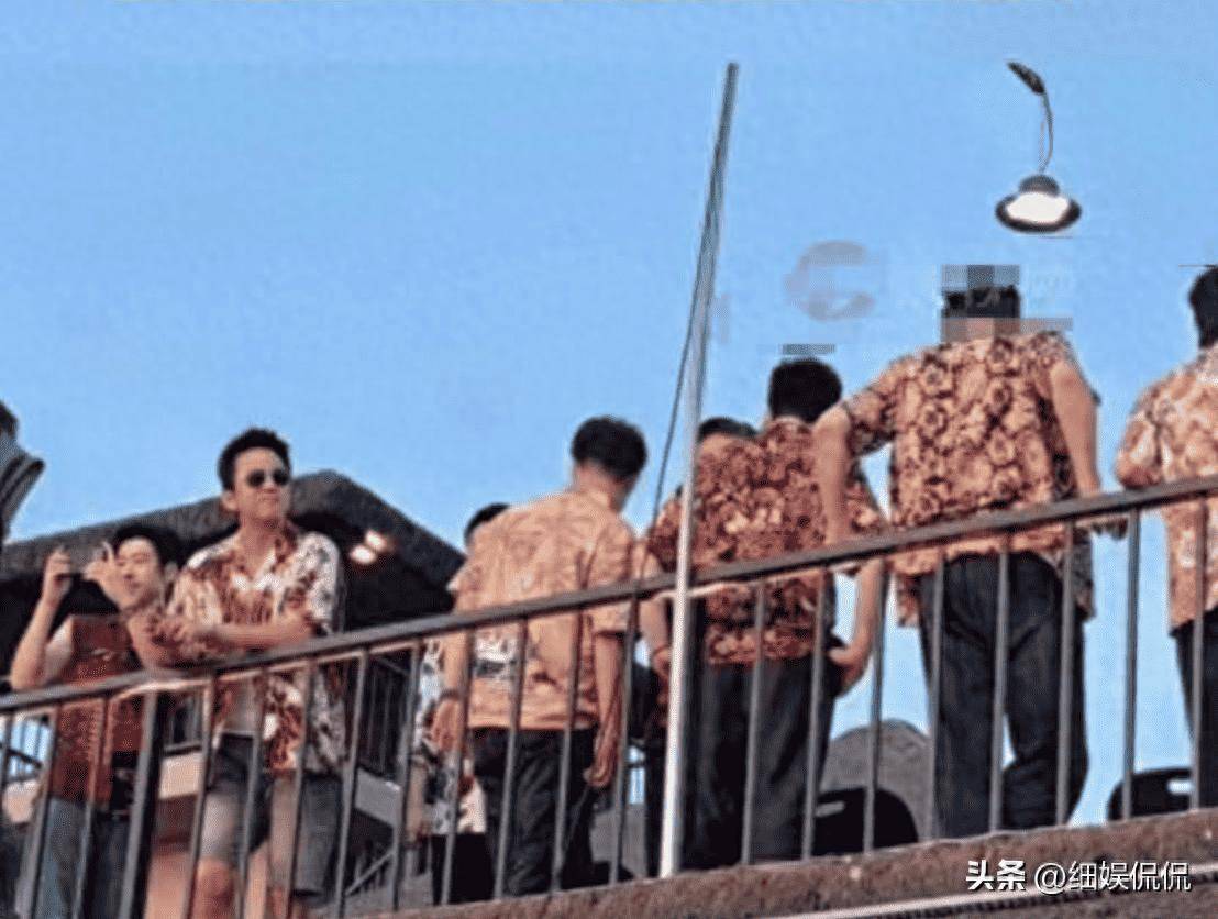 原创            鹿晗被顶替！五哈嘉宾“大换血”，路透画面曝光，假装很熟真尴尬