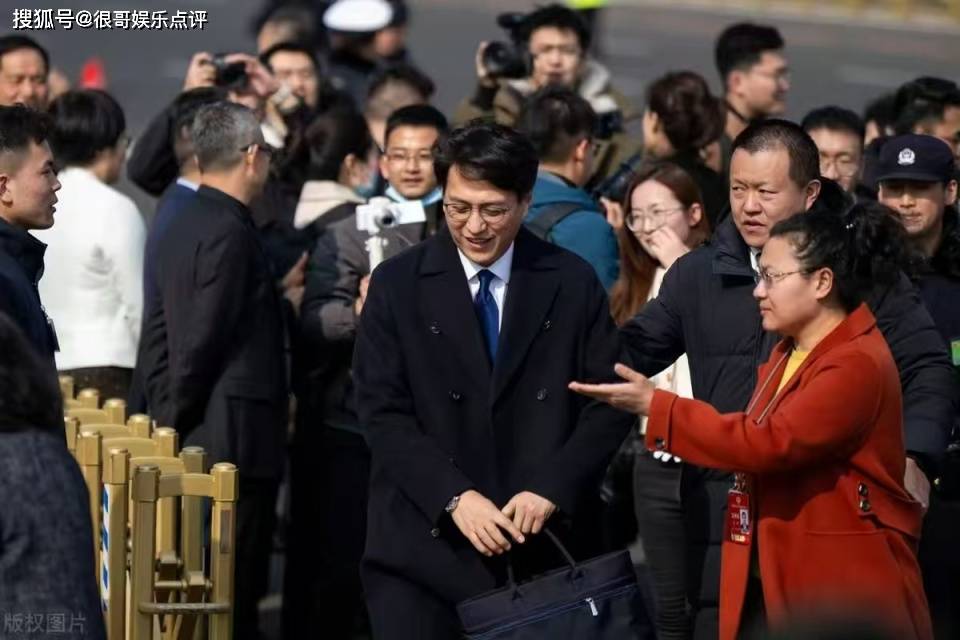 原创            两会期间靳东谈《哪吒2》，评亮点提建议，希望国产电影再攀高峰