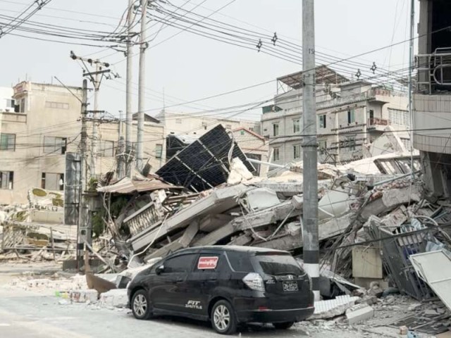 缅甸强震第三天：高温下的曼德勒，食物与饮用水是最急需的物资