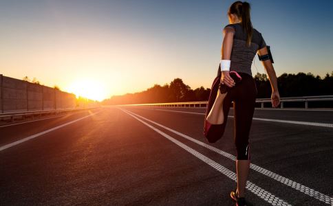 春季跑步助快速减肥，没事就去跑起来吧