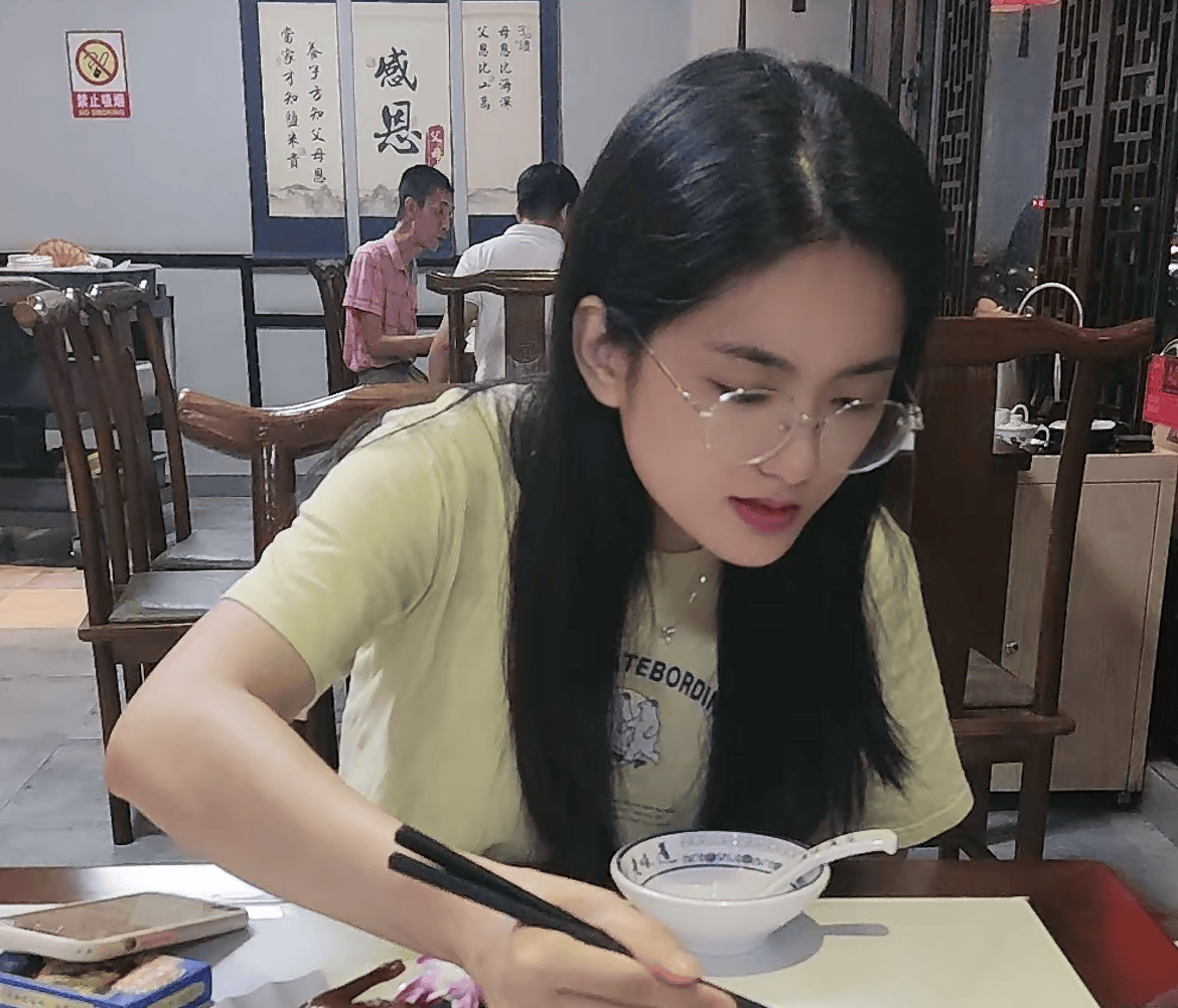 原创            普宁“刘老师”去世！年仅27岁，生前与同性谱恋情，曝原因太可惜