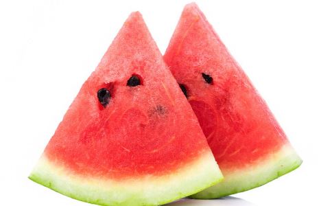 夏季吃西瓜有什么好处 吃西瓜的好处是什么 吃西瓜要注意什么