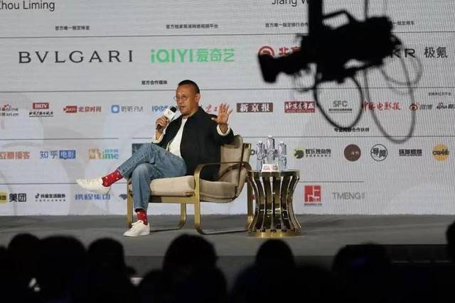 姜文：年轻人多用点脑子，少用点手机