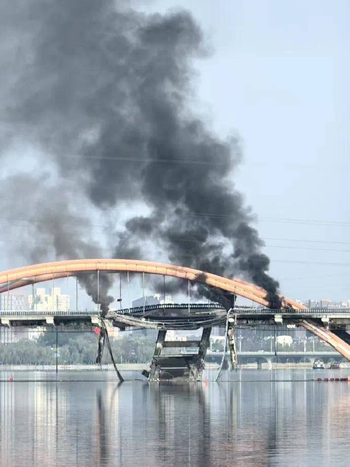 顺义潮白河大桥附近双向断路！应急管理部门称受损原因待勘验